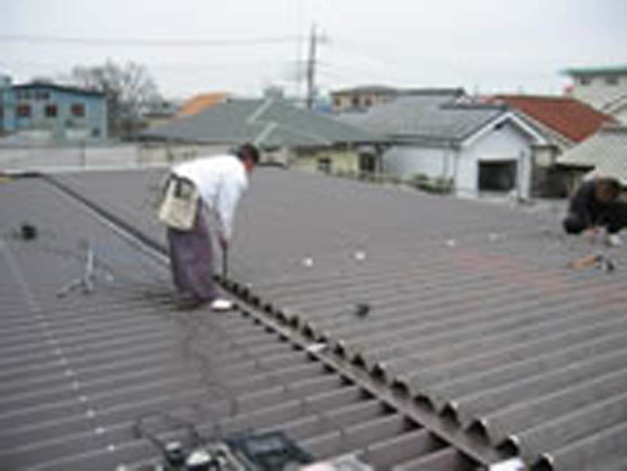 折板屋根張替施工中写真